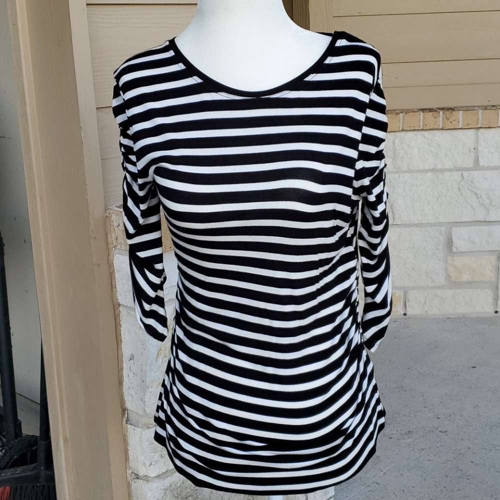 Striped elbow length shirt